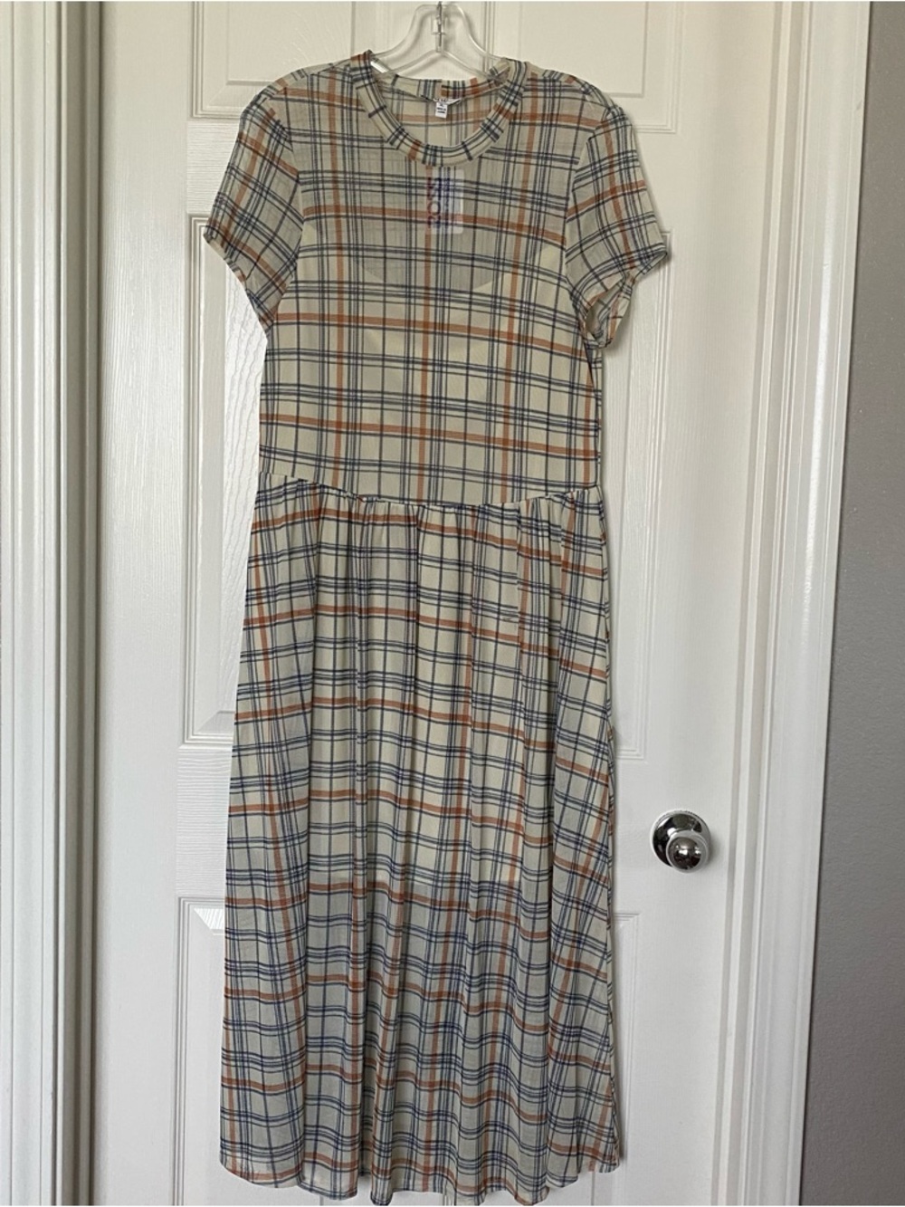 Casual Plaid Short-Sleeve Midi Dress in Cream and Navy